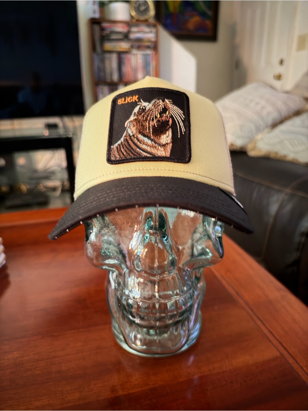 Goorin Bros. “The Slick Seal” Beige and Black Trucker Hat.  Mesh SnapBack NWT